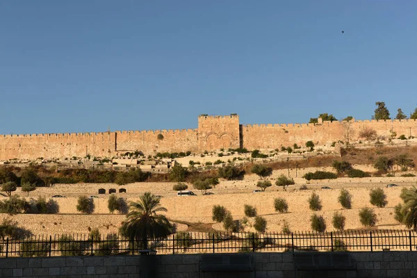 Jerusalem in November, the walls of the Old city. — Stock Photo, Image