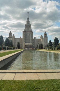 Ana bina Moskova Devlet Üniversitesi. 