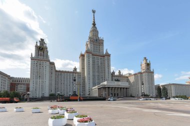 Ana bina Moskova Devlet Üniversitesi. 