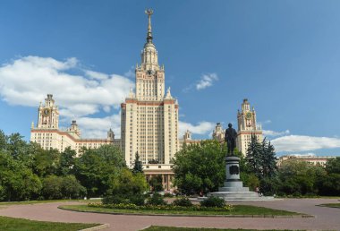 Ana bina Moskova Devlet Üniversitesi. 