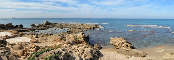 Die Ruinen eines antiken Hafens in caesarea. — Stockfoto