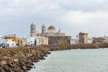 İspanya, Cadiz 'deki Santa Cruz gezinti ve katedrali. 