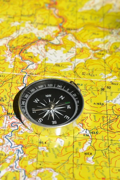 Карта і компас . — стокове фото