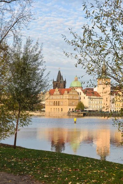 Spacer Jesienią Pradze Krajobraz Miejski Stolicy Republiki Czeskiej — Zdjęcie stockowe