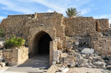 Eski Caesarea kalıntıları. Akdeniz kıyısında, İsrail 'in tarihi bir şehri..
