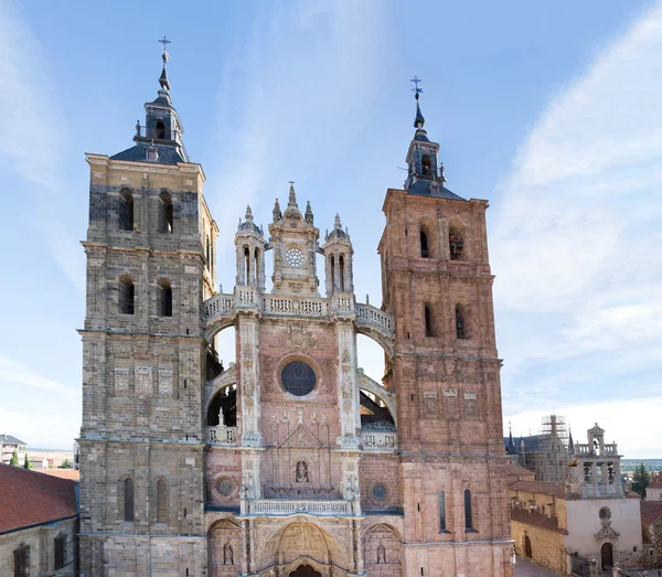 Kathedrale und Bischofspalast von astorga, leon region, spanien — Stockfoto