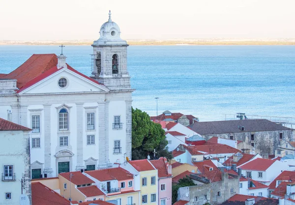 Lissabon en de Alfama wijk, Portugal — Stockfoto