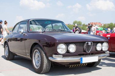 Klasik İtalyan Alfa Romeo GTV Veloce
