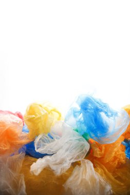 Renkli kullanılmış plastik torbalar arka ışıklandırma desen kenarı.