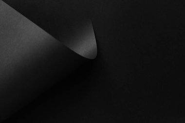 Siyah katlanmış soyut kağıt minimalist tarzı arka plan. Moda trend arkaplanı.