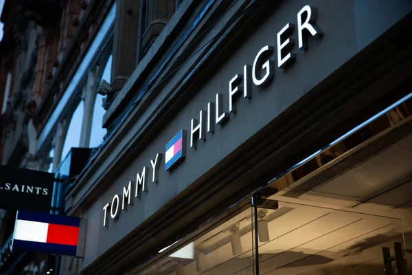 London February 2020 Tommy Hilfiger Fashion Brand Logo Facade Store — Stockfoto