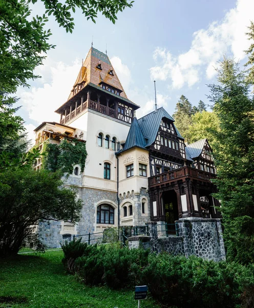 Vista Castelo Pelisor Sinaia Transilvânia Roménia Cartão Postal Viagem Panorâmico — Fotografia de Stock