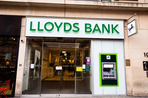 London February 2020 Exterior Lloyds Bank Logo Facade Branch Oxford — Stockfoto