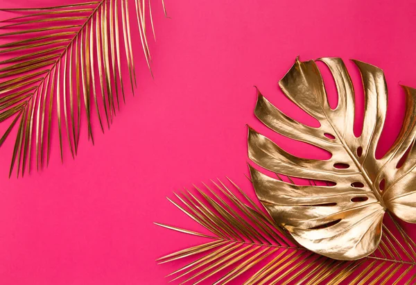 Diseño Creativo Hojas Palma Tropical Monstera Pintadas Oro Sobre Fondo — Foto de Stock