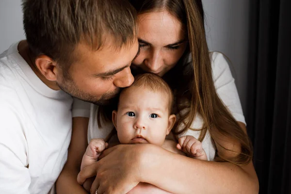 Young Beautiful Happy Parents Holding Baby Kissing Her Head Cute — Stock Photo, Image