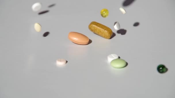 不同类型的药丸 — 图库视频影像