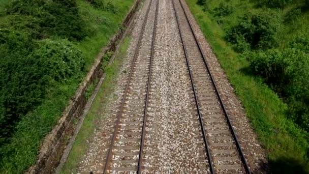 Línea ferroviaria en el país — Vídeo de stock