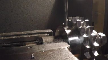 Sondaj makinesi fabrikasında çalışmaları sırasında