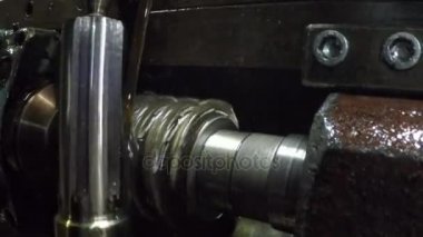 Dişli tekerlek üstünde belgili tanımlık makine atölyesinde üretilen