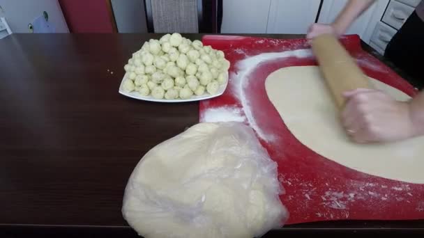 Procesamiento Cocción Pirohy Pierogi Con Queso Oveja Bryndza Tocino Plato — Vídeo de stock