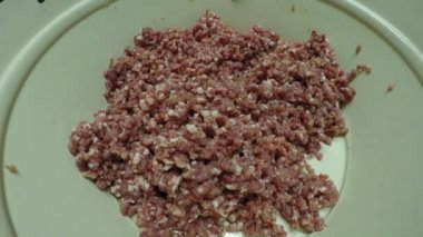 Et ürünleri için et karışımı ev hazırlanması