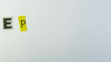 Kağıt harflerle salgın sözcüğünü bestelemek