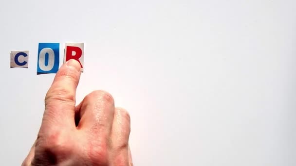 Composition du mot Coronavirus avec des lettres en papier 