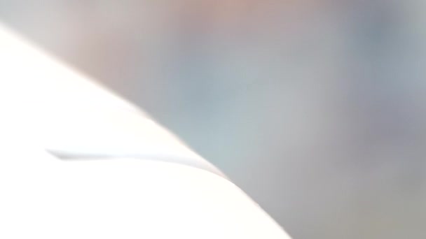 Détail sur la machine à coudre, déplacement du fil noir 