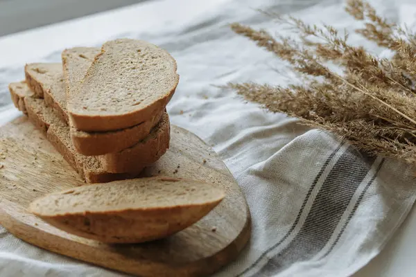 Sliced Bread Board White Tablecloth — Stock Photo, Image