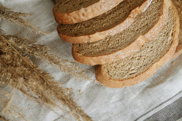 Sliced Bread Board White Tablecloth — Stock Photo, Image