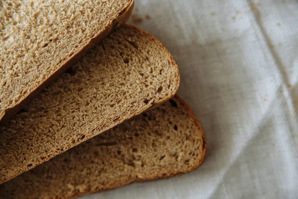 Sliced Bread Board White Tablecloth — Stock Photo, Image