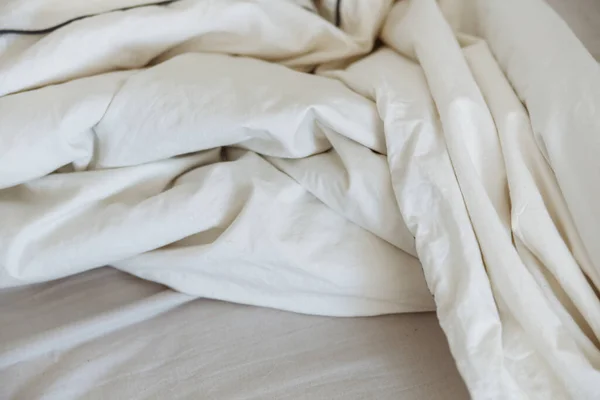 Crumpled White Bedding Linen — Stock Photo, Image