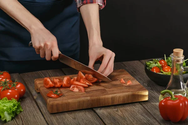 Woman cooking fresh vegetable salad. Female hands. Diet concept for healthy lifestyle with copyspace. — Stock Photo, Image