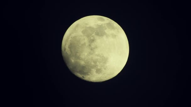 Luna Llena Noche Nublada Oscura Nubes Pasando Por Luna Tiro — Vídeo de stock