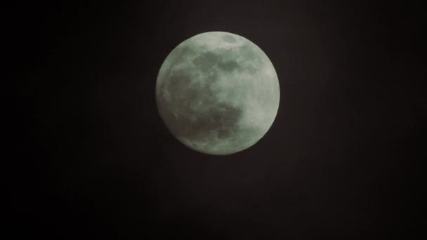 Luna Llena Noche Nublada Oscura Nubes Que Pasan Por Luna — Vídeo de stock