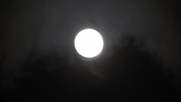 Luna Llena Noche Nublada Oscura Nubes Que Pasan Por Luna — Vídeo de stock