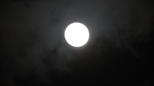 Luna Llena Noche Nublada Oscura Nubes Que Pasan Por Luna — Vídeo de stock