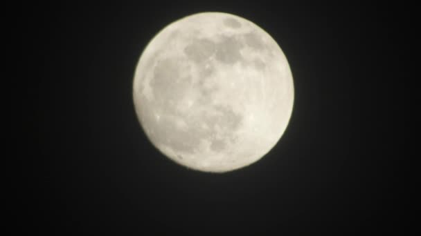 Lua Cheia Noite Escura Nublada Nuvens Passando Pela Lua Tiro — Vídeo de Stock