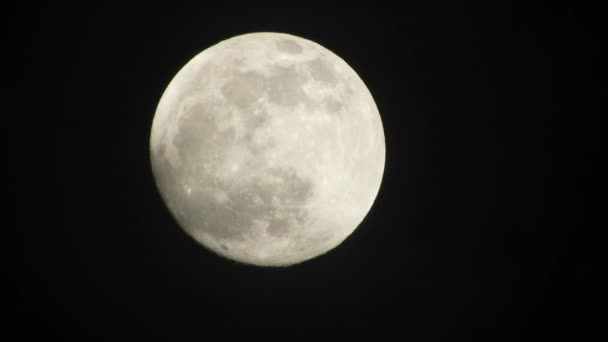 Lua Cheia Noite Escura Nublada Nuvens Passando Pela Lua Tiro — Vídeo de Stock