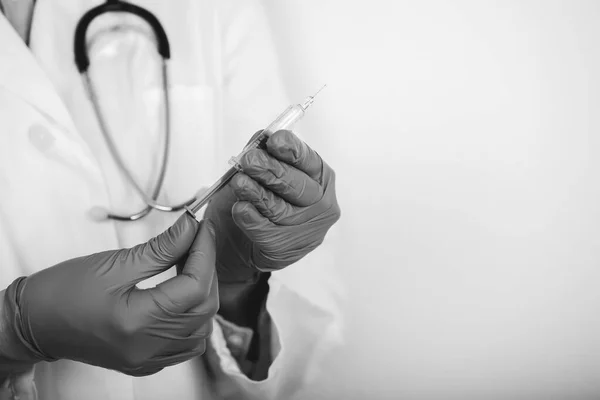 Close Doctor White Lab Coat White Background Holds Syringe Medicine — Stock Photo, Image