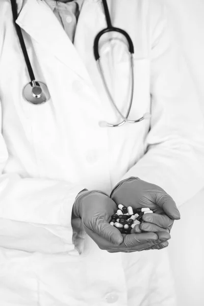 Dokter Hand Hand Steriele Medische Handschoenen Met Veel Verschillende Pillen — Stockfoto