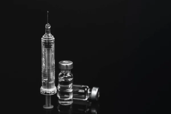 Gros Plan Flacon Médical Injectable Avec Une Seringue Des Ampoules — Photo