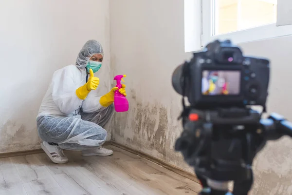 Video Camera Filming How Woman Cleaning Mold Wall Using Spray — Stock Photo, Image