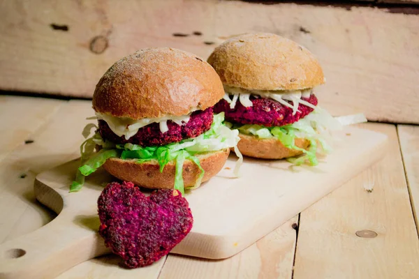 Hambúrguer Vegan Falafel Beterraba Hambúrguer Vegan Com Uma Costeleta Rosa — Fotografia de Stock