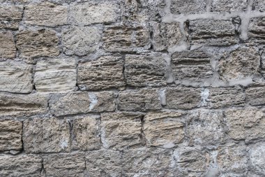 Antik çökmekte taşlar eski kale duvarında yer alır. Bakı. Azerbaycan.   