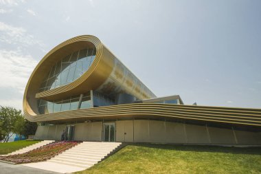 Bakü Azerbaycan - Temmuz 07 2014: Azerbaycan Halı Müzesi Azerbaycan halılarını ve çeşitli dokuma teknikleri ve malzemelerini sergiliyor. Bakü Azerbaycan 'da halı müzesi bulunmaktadır.