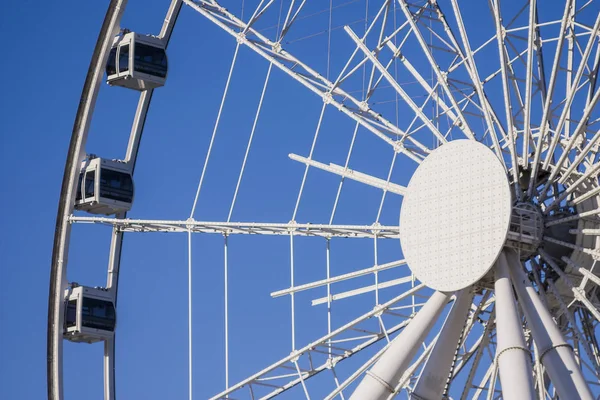 Groot Reuzenrad Beweegt Heldere Foto Van Het Pretpark Ferris Wiel — Stockfoto