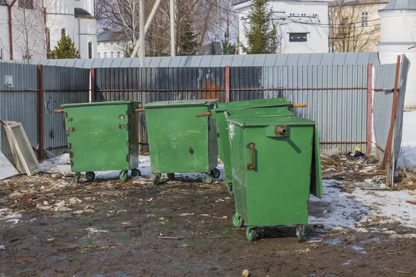 Mülltonnen Voller Müll Müllbehälter Für Die Sammlung Von Hausmüll — Stockfoto