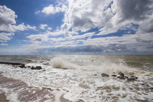 Die Brandung Des Meeres Meereswellen Mit Viel Meeresschaum Vordergrund Einem — Stockfoto