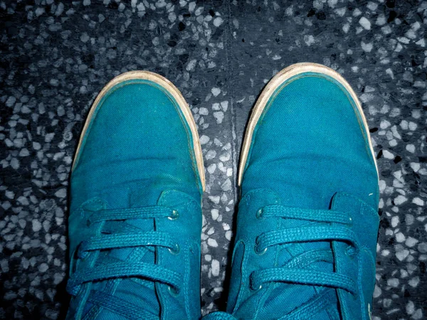 Blick Von Oben Auf Das Sneaker Foto Auf Dem Boden — Stockfoto